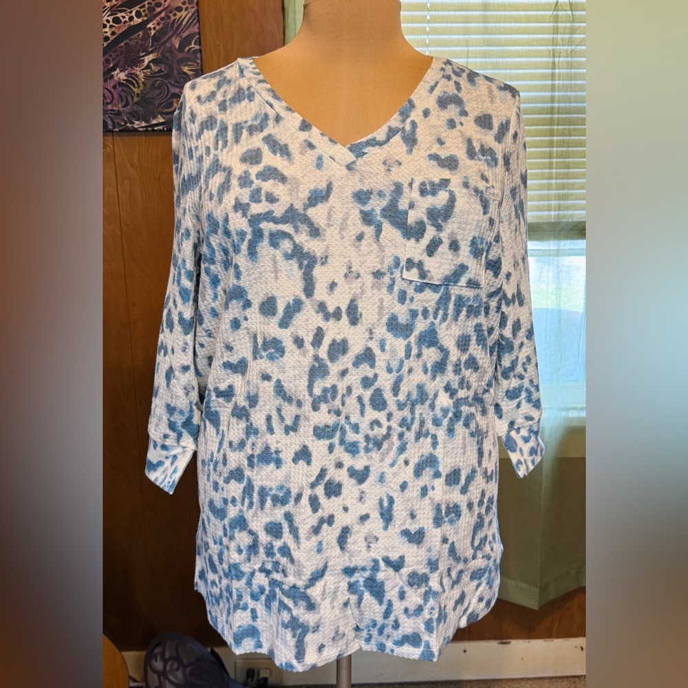 Belle By Kim Gravel Waffle Knit Animal Print Top - Blue & White (Size 1X)